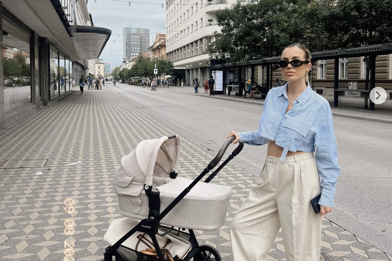 Pa iiii! Katarina na družinskem fotografiranju prvič pokazala svojo dojenčico (FOTO) (foto: Instagram/Katarina Benček)