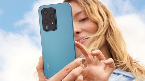 Če pripadaš generaciji Z, se ne skrivaj za telefonom, ampak se skupaj z njim ponosno pokaži celemu svetu 😉