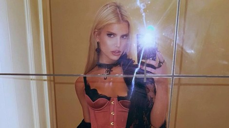 seksi Jessica Simpson, selfie v ogledalo