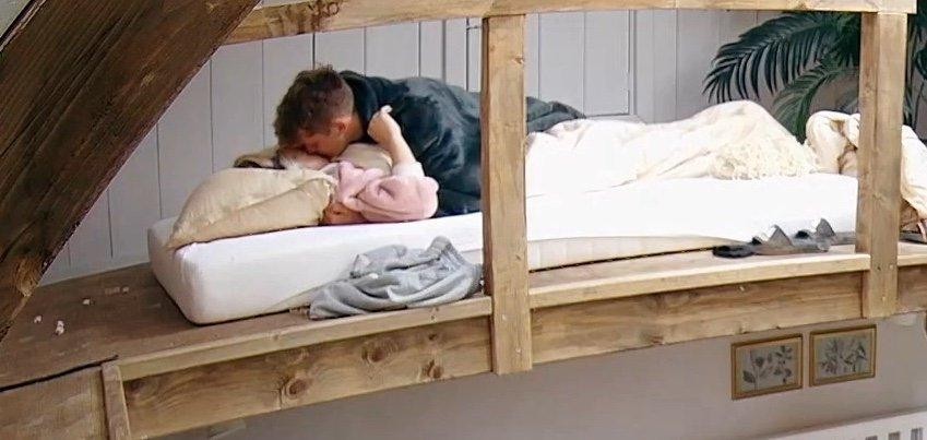 Nuša je v oddaji povedala, da med njima 'ni, ni bilo in ne bo nič ljubezenskega', a to več kot …