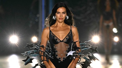 Spektakularen povratek Victoria’s Secret Fashion Showa: Glamur in nova era raznolikosti na modni pisti