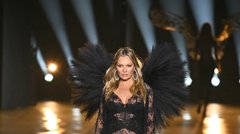 Kate Moss na Victoria's Secret Fashion Show