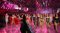 Spektakularen povratek Victoria’s Secret Fashion Showa: Glamur in nova era raznolikosti na modni pisti