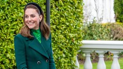 Najljubši plašč Kate Middleton, ki ga boš želela imeti: Ikonični kos, ki ne gre nikoli iz mode