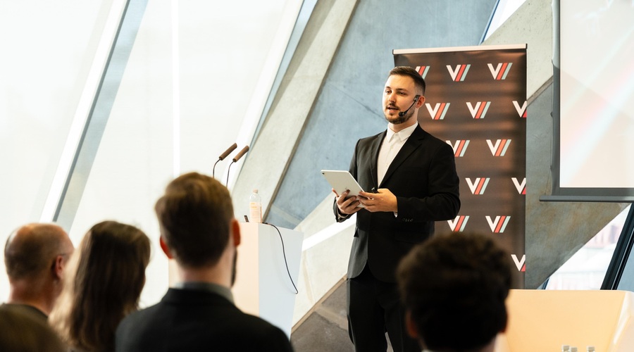 Influencerji in mediji: Kdo ima prav? (foto: Vanja Miloš Jovanovič)