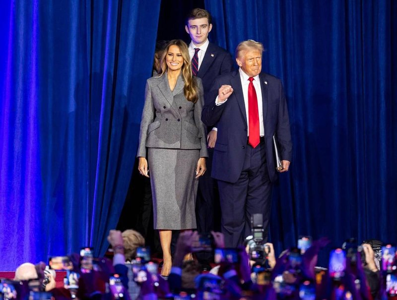 Melania je na včerajšnjih predsedniških dogodkih poskusila ostati čim bolj neopažena. (foto: Profimedia)