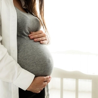 "Noseča sodelavka je pričakovala, da jo bom nadomeščala brez plačila. Ko sem zavrnila, so se name ..." (izpoved)