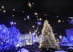 Ljubljančani prepričani, da 'trubači' kazijo okrašeno prestolnico, mestna občina pa ...