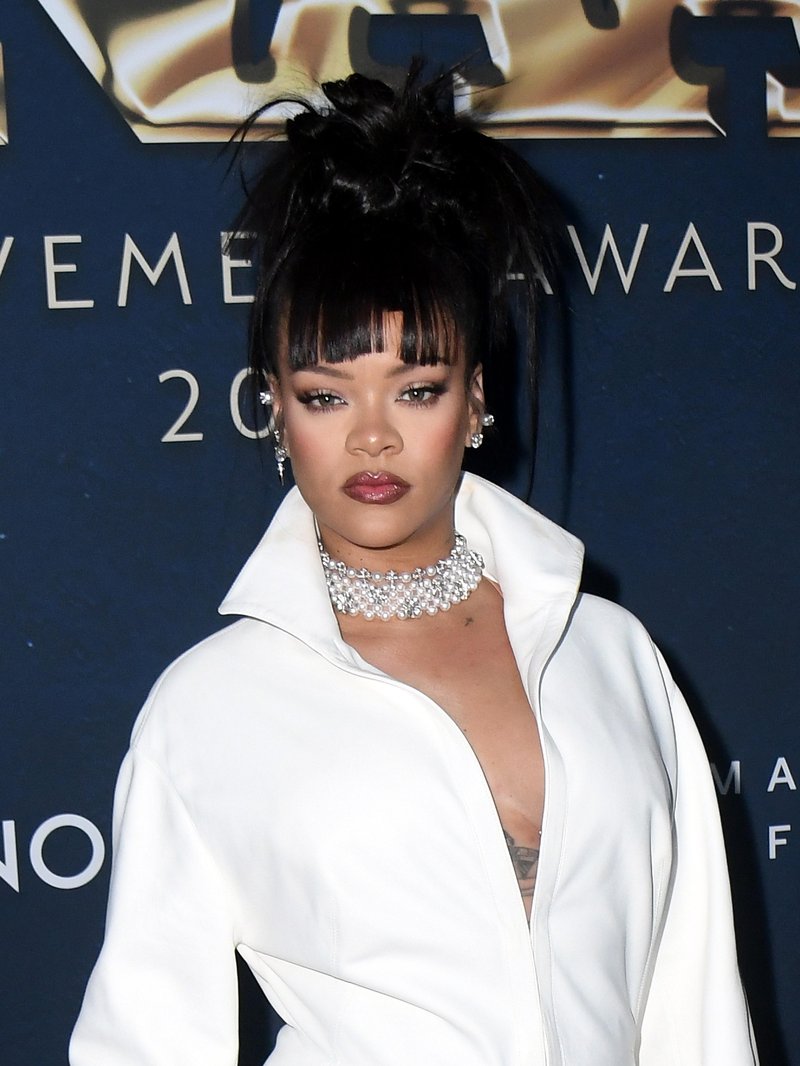 Rihanna spet narekuje modne smernice: Tokrat nas je očarala z 'botched fringes' frizuro