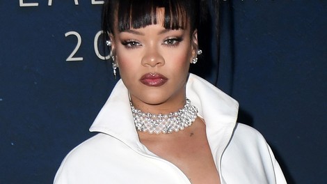 Rihanna spet narekuje modne smernice: Tokrat nas je očarala z 'botched fringes' frizuro