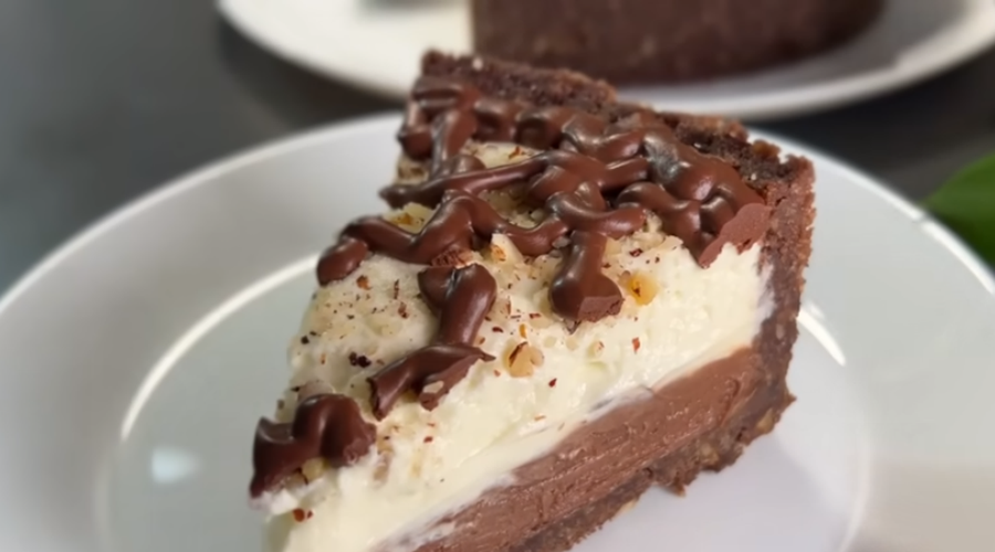 RECEPT: Za pripravo te sočne Nutelline torte boš potrebovala le nekaj minut (foto: YouTube/Screenshot)