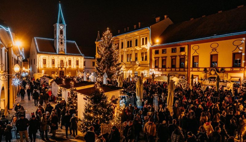 Le nekaj minut stran od slovenske meje se nahaja božični sejem, ki velja za najlepšega v državi (FOTO)