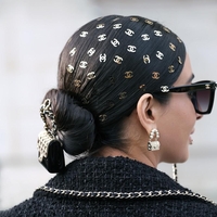 Najlepše novoletne pričeske - in s temi bleščečimi dodatki lahko izboljšate vsak vaš praznični videz