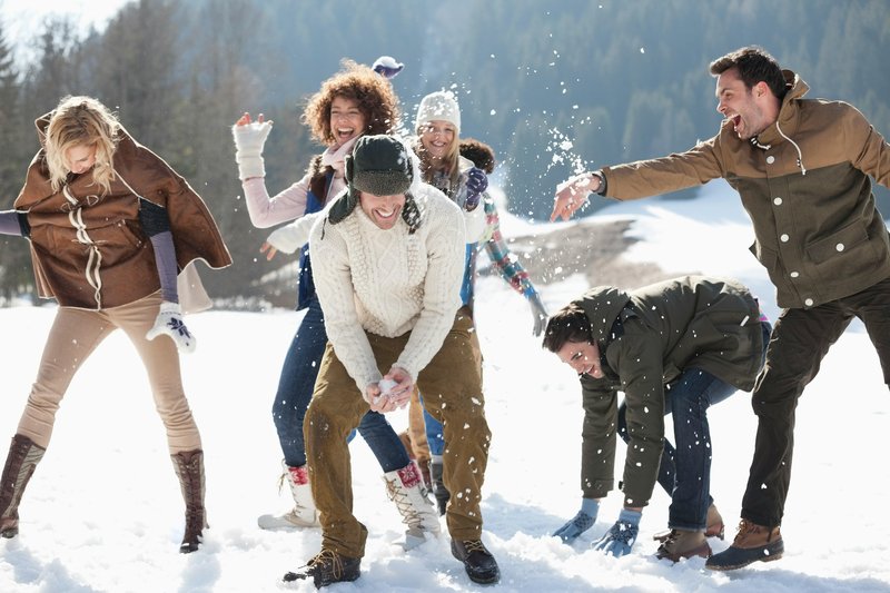 Boš tudi ti praznike preživela s prijatelji? To je nekaj namigov, kako si lahko delite stroške (brez prepirov) (foto: UNSPLASH)