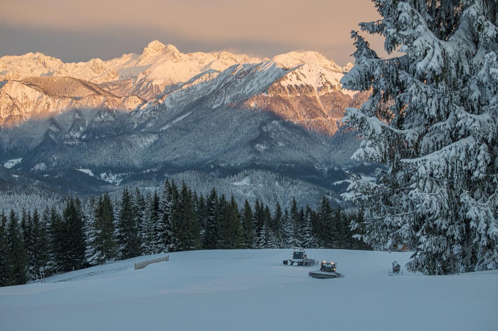 Zima v polnem zagonu: končno se je odprlo najbolj priljubljeno družinsko smučišče v Sloveniji (foto: Facebook)
