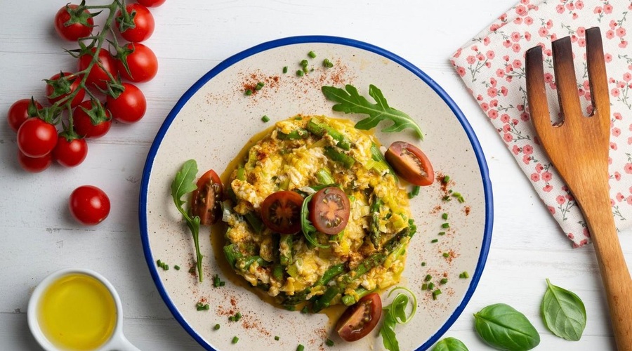 Če se ne želiš odpovedati umešanim jajcem, smo zate poiskale recept za umešan tofu, ki te bo navdušil. (foto: Profimedia)