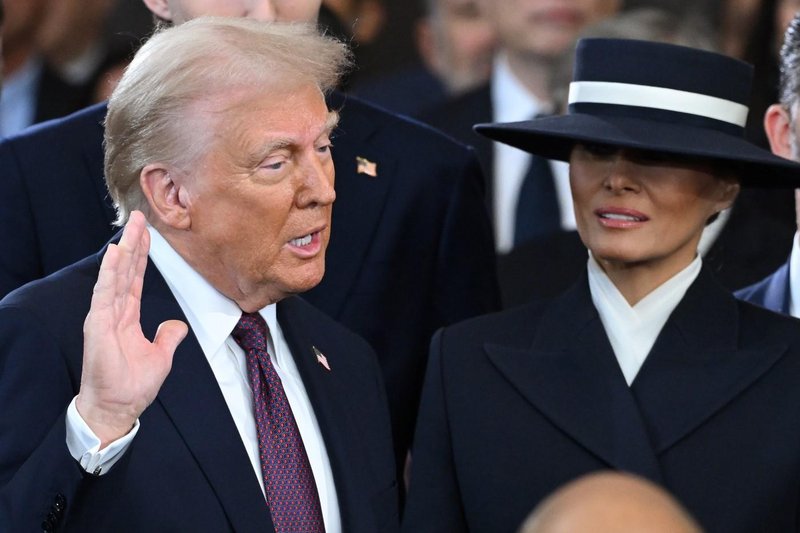 Melania na včerajšnji inavguraciji naravnost zasijala s svojo modno izbiro, največja zvezda pa je bil ... (foto: Profimedia)