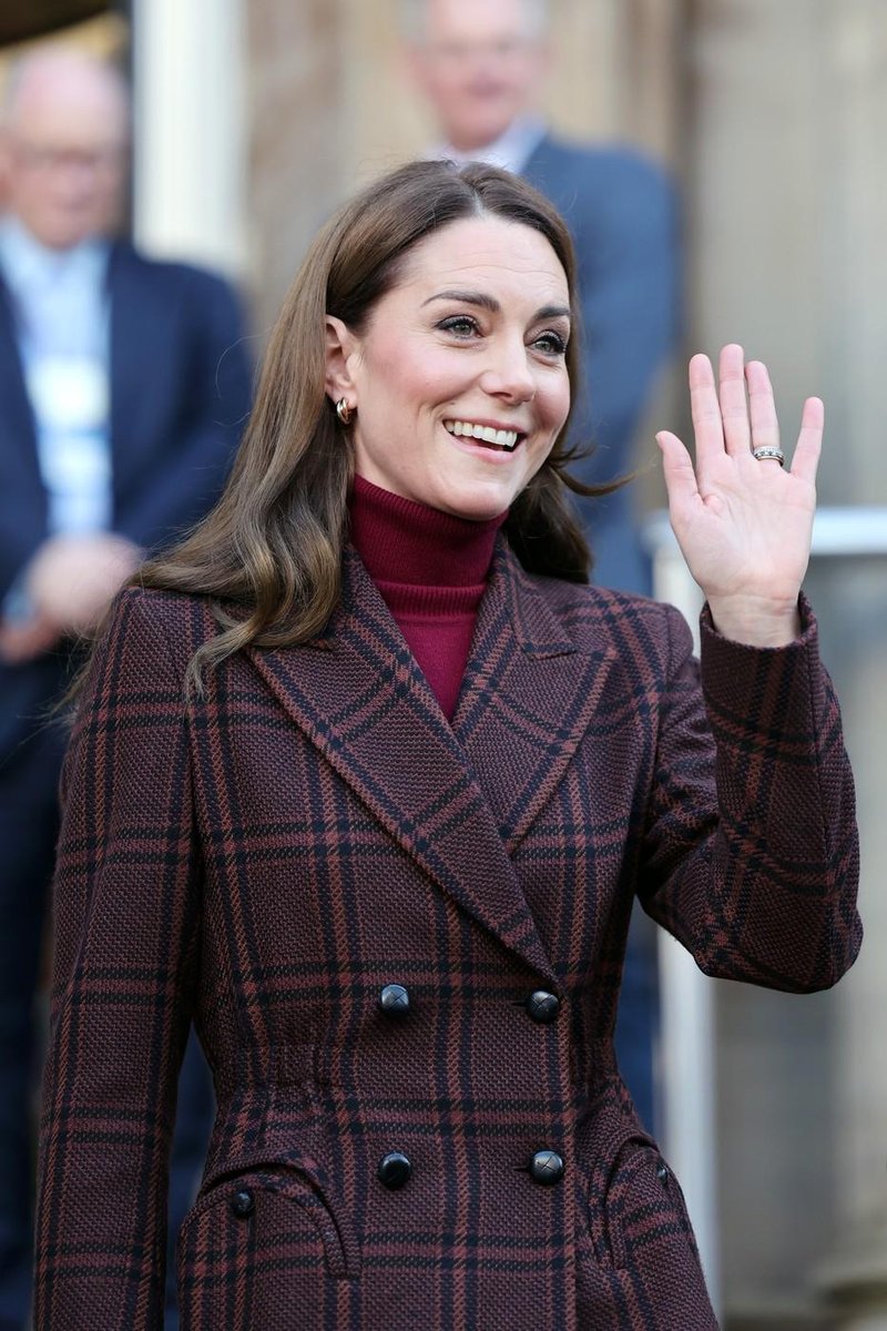 Kate Middleton ujeli, kako se sama sprehaja po londonskih ulicah - kaj je počela? (FOTO) (foto: Profimedia)