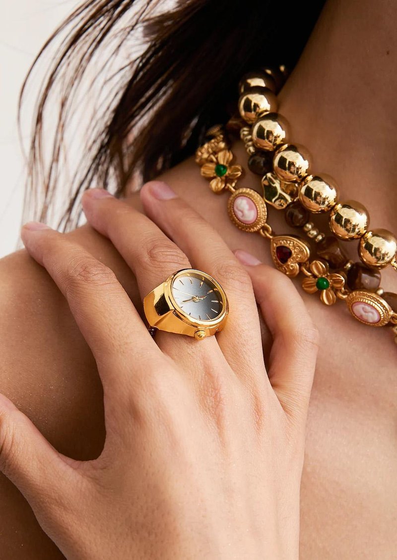 Midnight O'clock Adjustable Ring
€22,95 (foto: FouFou - spletna stran)