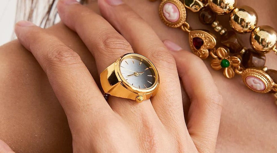 Midnight O'clock Adjustable Ring
€22,95 (foto: FouFou - spletna stran)