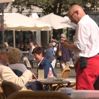 Srb želel na Jadranu spiti kavo, a ko mu je natakar povedal tole, je zgolj vstal in takoj odšel