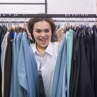 Neprijetna izkušnja s prodajalko: pomerjal je hlače, ona pa je medtem naredila to ...