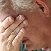 Upokojenec se je zjokal pred blagajničarko, ta prizor je pretresel čisto vse