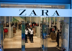 V Zari kupila torbico za manj kot 5 evrov, nato pa doživela totalni šok: v njej je bilo nekaj, kar je bilo dolgo skrito