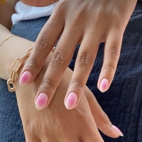 Ojoj, kakšni nohti! Pomlad pri manikuri prinaša ekstreme – od minimalizma do skorajda nohtnih skulptur