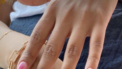 Ojoj, kakšni nohti! Pomlad pri manikuri prinaša ekstreme – od minimalizma do skorajda nohtnih skulptur