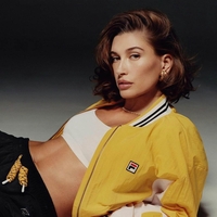 Hailey Bieber in znamka Fila sta združili moči in predstavili športno elegantno kolekcijo (FOTO)