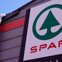Spar prejel na prvi pogled povsem običajen paket: zaposlene so ga odprle in od šoka obnemele