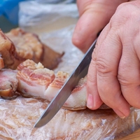 Svinjska mast, slanina in čebula vsak dan na meniju? Strokovnjaki presenetili z odgovorom