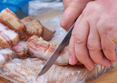 Svinjska mast, slanina in čebula vsak dan na meniju? Strokovnjaki presenetili z odgovorom
