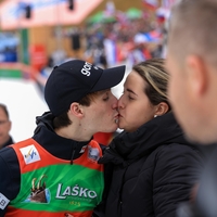 Ste že videli mično Špelo, ki greje srce Domna Prevca? Danes je učiteljica, vsi pa govorijo o tem, kako sta se spoznala