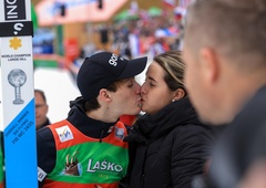 Ste že videli mično Špelo, ki greje srce Domna Prevca? Danes je učiteljica, takole pa je osvojila skakalnega asa