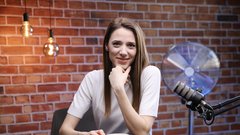 Monika Avsenik podkast ob skodelici kave živa avžner