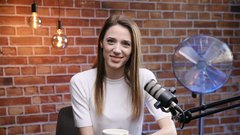 Monika Avsenik podkast ob skodelici kave živa avžner