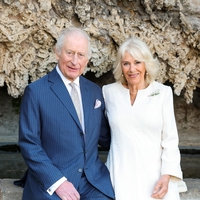 Vsi govorijo o novih obrveh kraljice Camille za skoraj 2000 evrov, a nihče ne omenja te podrobnosti (in to je tisto, kar je še bolj zanimivo)