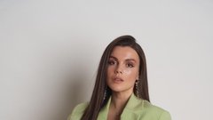 Znana slovenska igralka predstavlja svojo znamko lasne kozmetike (navdušeni smo!)