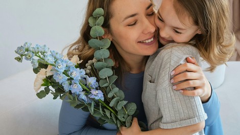mama hčerka veselje družina ljubezen
