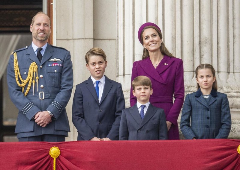 kraljeva družina princ william louis george princesa kate middleton charlotte