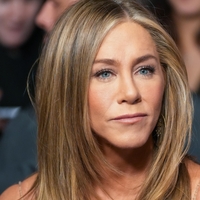 Ne moremo verjeti, ampak najljubši sandali Jennifer Aniston iz 90-ih so nazaj v trendu
