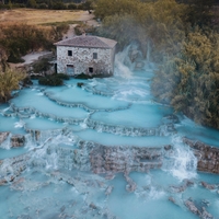Čudovite italijanske naravne terme, ki osvajajo družbena omrežja: morate jih obiskati