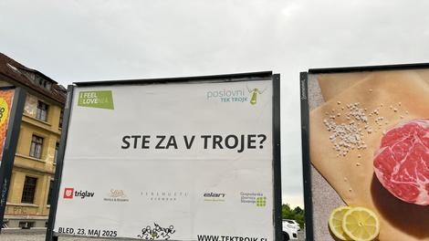 Plakat, "Ste za v troje?" obcestni plakat Bežigrad Ljubljana Slovenija