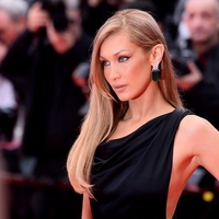 Filmski festival Cannes letos s strogim kodeksom oblačenja - ga je zapeljiva Bella Hadid upoštevala? (FOTO)