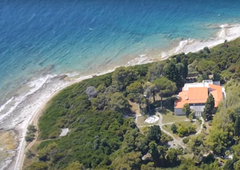 Najbolj skrivnosten otok na Jadranu: nanj smejo stopiti le redki izbranci, turistom vstop strogo prepovedan (VIDEO)