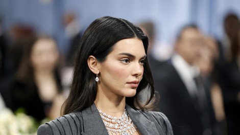 To so make-up produkti, ki jih je Kendall Jenner nosila na Met Gali, kupite pa jih lahko v bližnji drogeriji