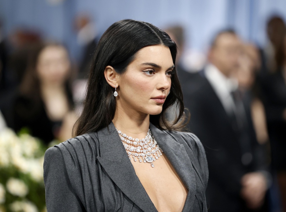 To so make-up produkti, ki jih je Kendall Jenner nosila na Met Gali, kupite pa jih lahko v bližnji drogeriji (foto: Profimedia)
