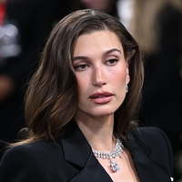 Hailey Bieber razkrila pretresljivo izkušnjo poroda: "In ljudje pri tem umrejo. In ta misel ti ne da miru"